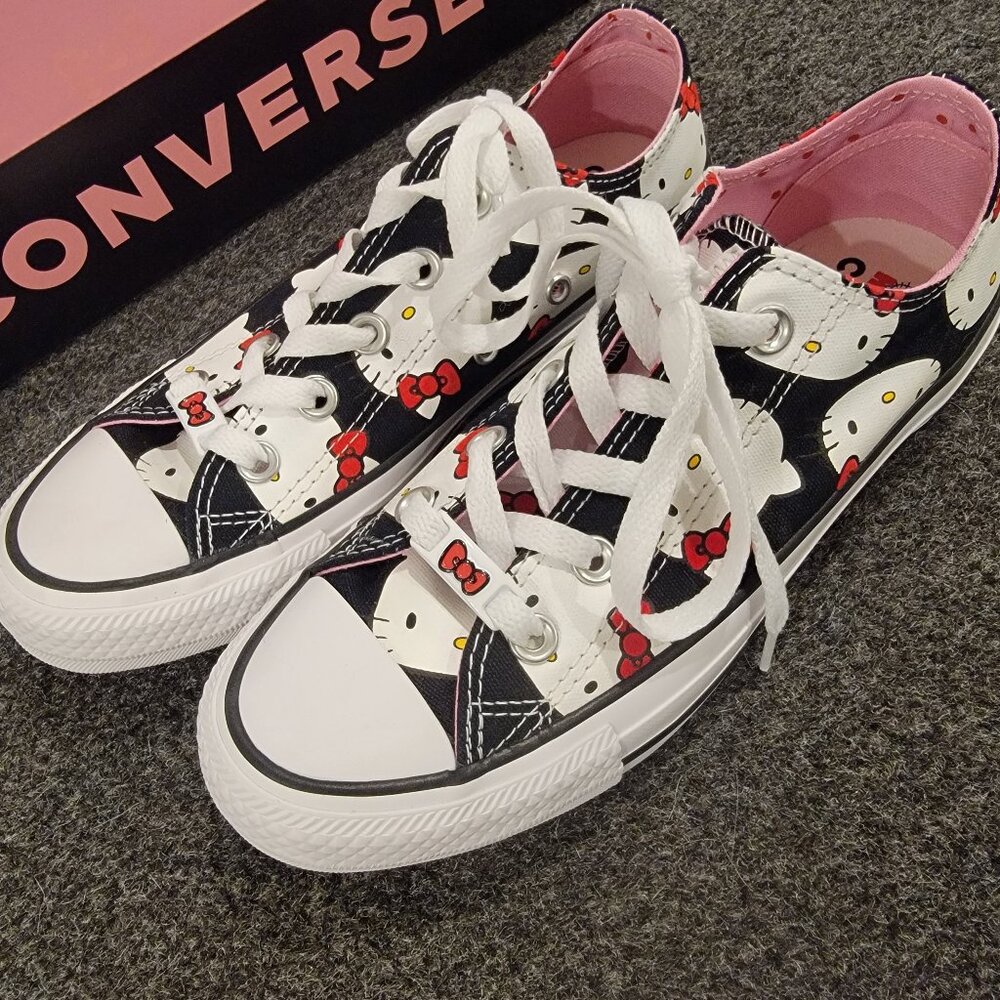 *NEW* Converse All Star Hello Kitty Chuck Taylor - Women's Size 6